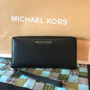 Michael Kors Wristlet/Wallet